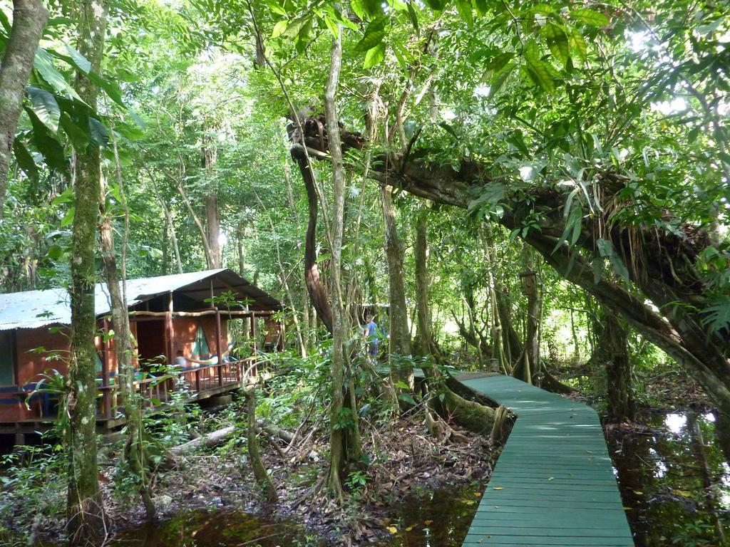 Hotel Casa Perico Rio Dulce Town Esterno foto